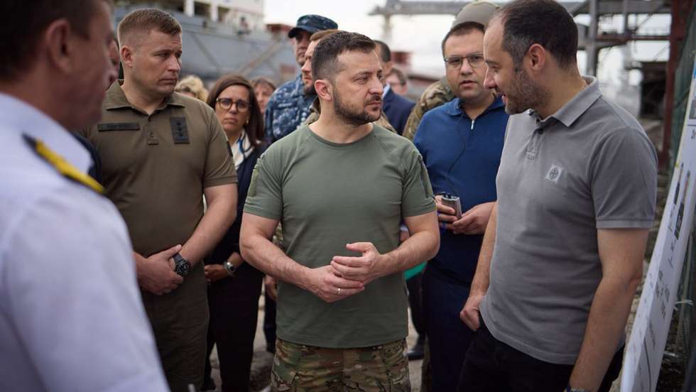 epa10097088 A handout photo made available by the Ukrainian Presidential Press Service shows Ukrainian President Volodymyr Zelensky (C) and G7 countries' ambassadors visit to the port of Odesa, Ukraine, 29 July 2022. Ukraine was ready to export Ukrainian grain and waiting for signals from partners about the start of transportation, Zelensky said on his official Telegram account. A center to oversee the Ukrainian grain export was opened in Istanbul on 27 July following a deal between Russian and Ukraine to export Ukrainian grain from besieged ports through the Black Sea.  EPA/UKRAINIAN PRESIDENTIAL PRESS SERVICE -- MANDATORY CREDIT: UKRAINIAN PRESIDENTIAL PRESS SERVICE -- HANDOUT EDITORIAL USE ONLY/NO SALES