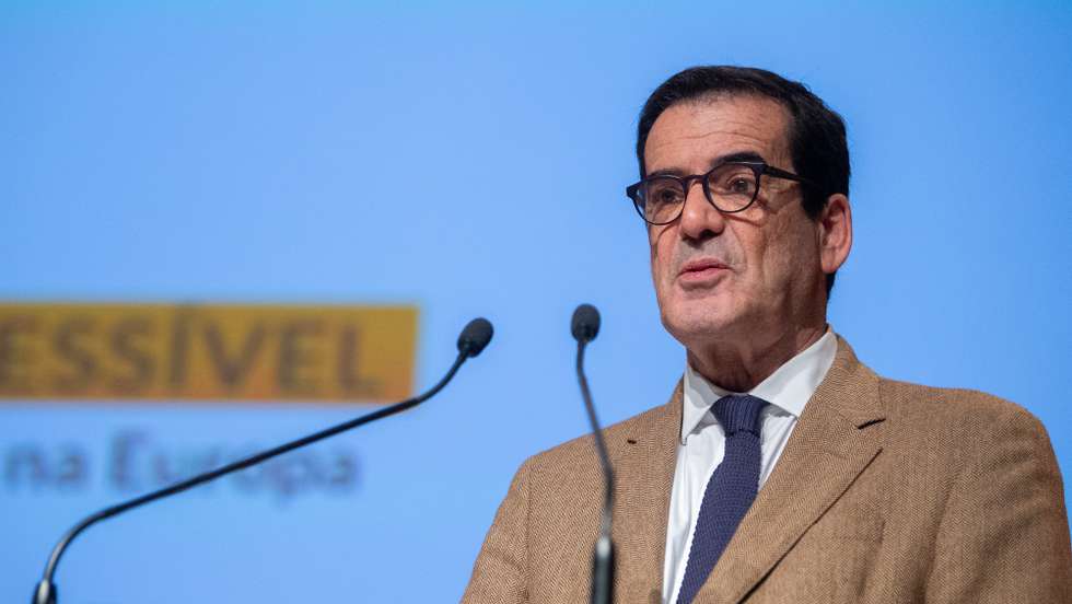 O presidente da Câmara Municipal do Porto, Rui Moreira, durante o lançamento do livro "Políticas de habitação acessível no Norte de Portugal e na Europa" que decorreu na Biblioteca Almeida Garrett, Jardins do Palácio de Cristal, Porto. 20 de Janeiro de 2025. RUI MANUEL FARINHA / LUSA