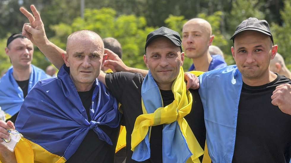 epa13017793 A handout picture made available by the Coordination Headquarters for the Treatment of Prisoners of War shows Ukrainian prisoners of war (POWs) reacting following a prisoner swap at an undisclosed location in Ukraine, 05 June 2026. Ukraine announced the exchange of 185 prisoners of war each with Russia. Separately, it was also possible to return to the homeland one Ukrainian civilian, who had been held captive by the Russians since 2022. The 185 Ukrainians, soldiers of the Armed Forces, National Guard, State Border Service, and the Naval Forces, were returned from Russian captivity, according to Coordination Headquarters for the Treatment of Prisoners of War.  EPA/Coordination Headquarters for the Treatment of Prisoners of War  HANDOUT EDITORIAL USE ONLY/NO SALES