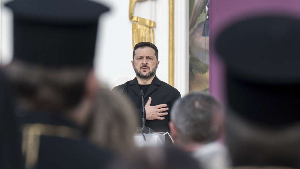 epa13172257 Ukrainian President Volodymyr Zelensky attends a solemn ceremony at the Kyiv-Pechersk Lavra in Kyiv, Ukraine, 15 August 2026, amid the Russian invasion. The monastery marks its 975th anniversary 15 August 2026, the feast of the Assumption of the Blessed Virgin Mary.  EPA/MAXYM MARUSENKO