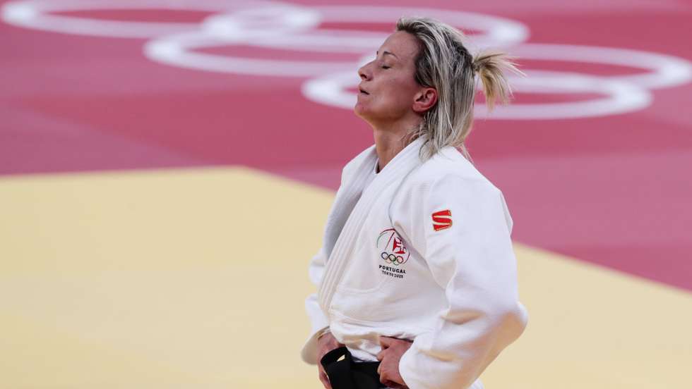 A judoca portuguesa Telma Monteiro foi derrotada pela judoca polaca Julia Kowalczyk, depois de mais de 5 minutos no golden score e falhou os quartos de final dos Jogos Olimpicos de Tóquio 2020, no Budokan em Tóquio, 26 de julho de 2021. TIAGO PETINGA/LUSA