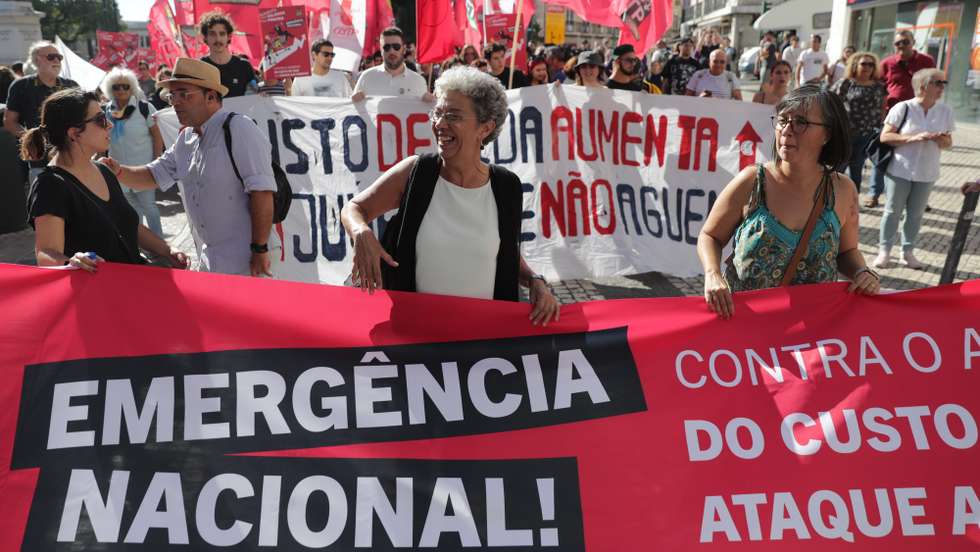 A secretária-geral da CGTP-IN, Isabel Camarinha, participa na manifestação nacional da CGTP-IN, sob o lema “Aumento dos salários e pensões – emergência nacional! Contra o aumento do custo de vida e o ataque aos direitos”, na baixa de Lisboa, 15 de de outubro de 2022. TIAGO PETINGA/LUSA