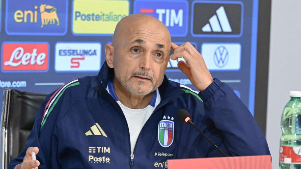 epa12163999 National team coach Luciano Spalletti during a press conference in Florence, Italy, 08 June 2025. Spalletti announced that he has been fired. The match against Moldova will be his last as national team coach.  EPA/CLAUDIO GIOVANNINI