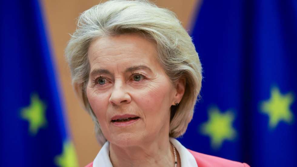 epa12647986 European Commission President Ursula von der Leyen reacts before the start of the European Commission college meeting on a loan to support Ukraine’s financial needs for 2026 and 2027, in Brussels, Belgium, 14 January 2026. The Commission says the proposed loan totals 90 billion euros for 2026-2027, to be raised through EU borrowing on capital markets and backed by the EU budget.  EPA/OLIVIER HOSLET