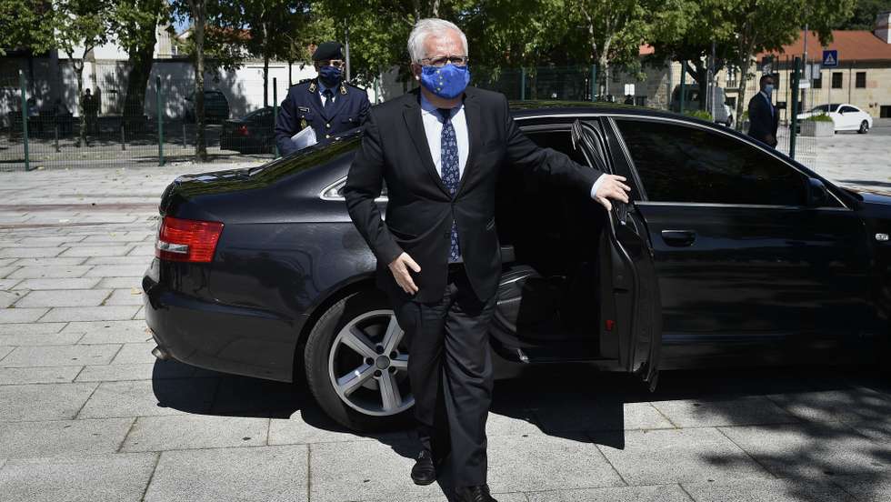 O ministro da Administração Interna, Eduardo Cabrita, esta tarde à chegada para a cerimónia de comemoração do Dia do Guarda Florestal, promovida pela Guarda Nacional Republicana (GNR), no Jardim da Ribeira, em Viseu, 25 de maio de 2021. NUNO ANDRÉ FERREIRA/LUSA
