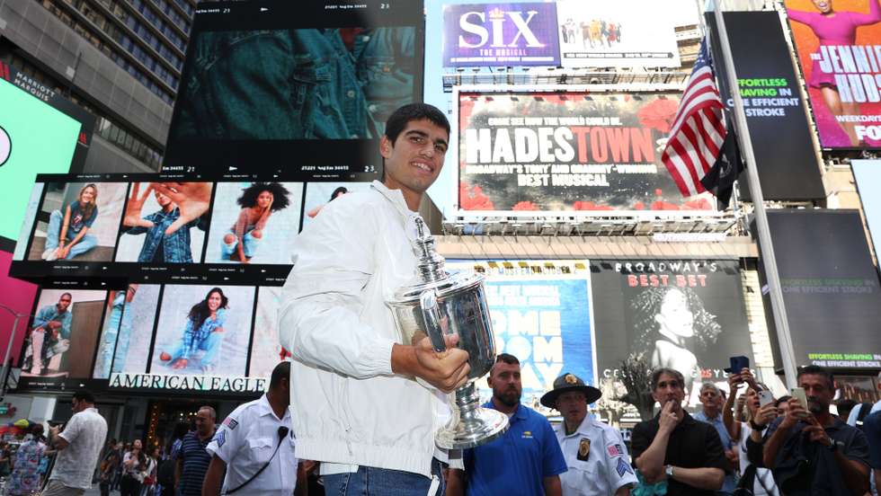 Poucas horas depois de ganhar o seu primeiro Grand Slam, espanhol de 19 anos passeou por Manhattan com o troféu do US Open e partiu depois num jato privado para Espanha devido à Taça Davis