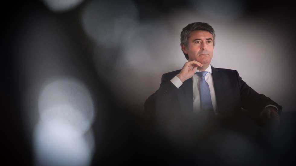 O ministro da Administração Interna, José Luís Carneiro, participa na sessão de abertura do congresso do Sindicato da Carreira de Investigação e Fiscalização do Serviço de Estrangeiros e Fronteiras subordinado ao tema “O SEF em tempos de guerra na Europa”, no Instituto Superior de Ciências Sociais e Políticas (ISCSP) da Universidade de Lisboa, em Lisboa, 6 de junho de 2022. MÁRIO CRUZ/LUSA