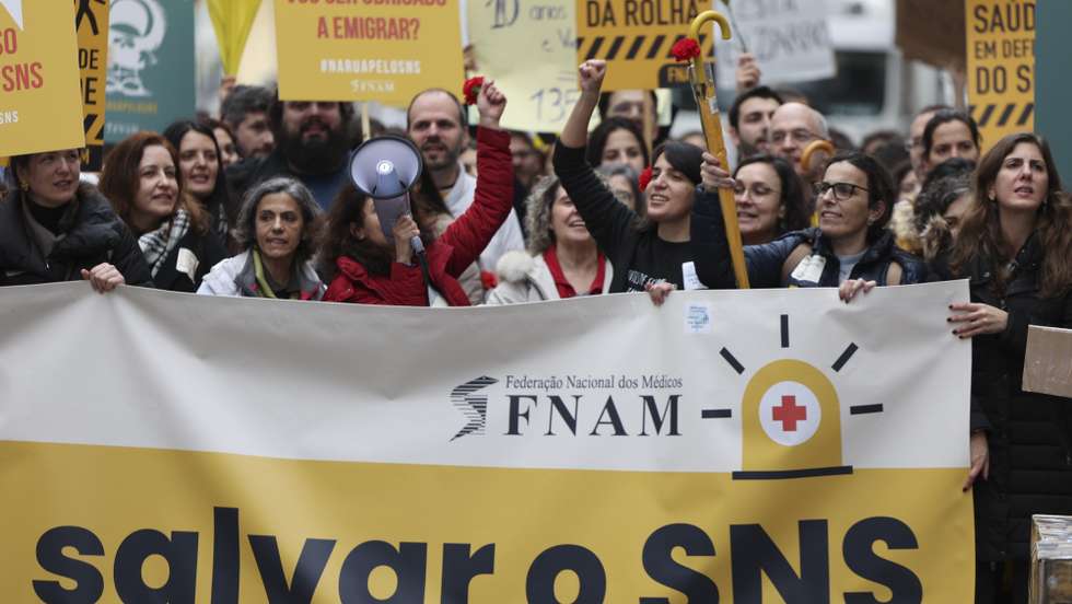 A Federação Nacional dos Médicos afirma que num país onde 1,7 milhões de pessoas não têm médico de família