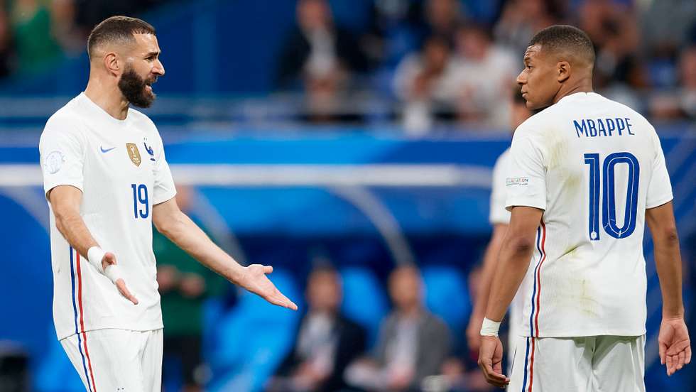 Karim Benzema e Kylian Mbappé foram titulares no ataque mas França ficou pela primeira vez em branco nesta Liga das Nações