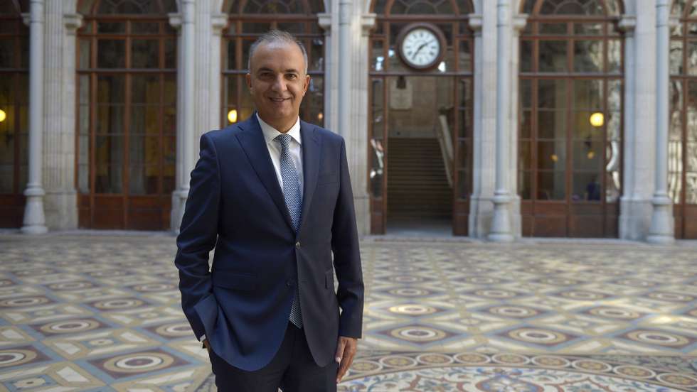 O presidente da direção da Associação de Turismo do Porto (ATP), Luís Pedro Martins, no final da tomada de posse da nova direção da ATP que se realizou no Palácio da Bolsa, no Porto em 1 de outubro de 2020.  FERNANDO VELUDO/LUSA