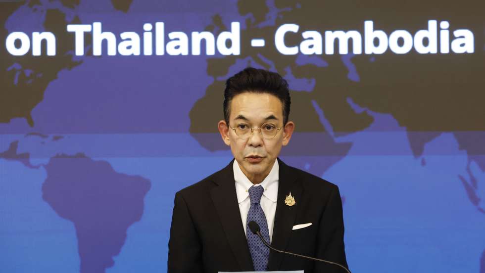 epa12257819 Thailand’s Director-General of the Department of Information and MFA Spokesperson Nikorndej Balankura speaks during a press conference addressing the Thailand and Cambodia border situation in Bangkok, Thailand, 24 July 2025. Armed clashes erupted between Thai and Cambodian forces along the disputed border on 24 July, with both sides accusing each other of initiating the exchange amid rising tensions. According to a statement from Thailand’s Foreign Ministry, Cambodian forces fired heavy artillery into a Thai military base on the morning of 24 July, with the attacks also targeting civilian areas, including a hospital, resulting in casualties and fatalities.  EPA/NARONG SANGNAK