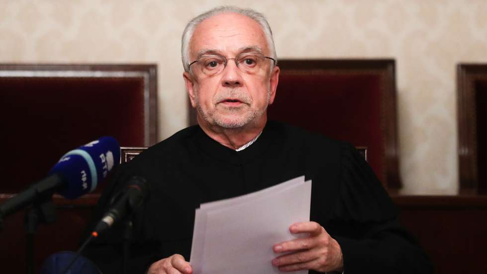 O Presidente, João Pedro Barrosa Caupers, lê o acordão com a deliberação do Tribunal Constitucional sobre a Eutanásia, no palácio Raton, em Lisboa, 15 de março de 2021. O Tribunal Constitucional (TC) chumbou hoje a lei sobre a morte medicamente assistida, em resposta a um pedido de fiscalização preventiva feito pelo Presidente da República. O diploma que despenaliza a morte medicamente assistida foi enviado para fiscalização preventiva da constitucionalidade no dia 18 de fevereiro. TIAGO PETINGA/LUSA