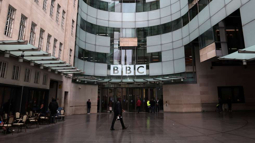 epa12515805 The BBC headquarters in London, Britain, 10 November 2025. BBC Director General Tim Davie and BBC Head of News Deborah Turness have resigned from their respective positions following accusations of 'serious and systemic' bias in the network’s coverage of Donald Trump and Gaza.  EPA/ANDY RAIN