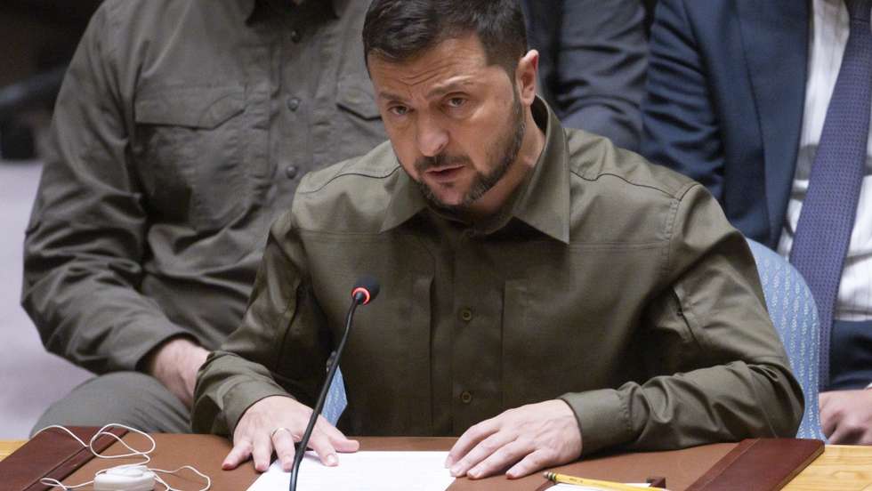 epa10871936 Ukraine's President Volodymyr Zelensky addresses an United Nations Security Council meeting about the war between Ukraine and Russia on the sidelines of the 78th session of the United Nations General Assembly at United Nations Headquarters in New York, New York, USA, 20 September 2023.  EPA/JUSTIN LANE