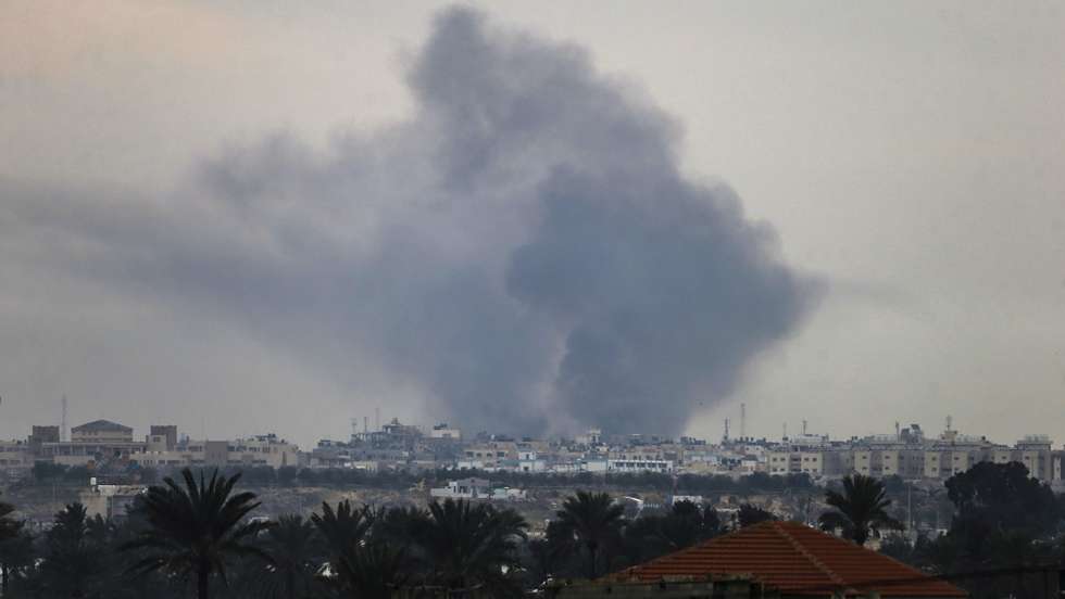 epa11147894 Smoke rises following Israeli air strike during a military operation in Khan Younis town, southern Gaza Strip, 12 February 2024. According to the Palestinian Health Ministry, more than 60 people have been killed and over 230 others have been injured in the airstrikes carried out by the Israeli military. According to a statement released by the Israeli Defense Forces (IDF), two Israeli hostages were rescued during an overnight operation in Rafah. More than 28,300 Palestinians and over 1,300 Israelis have been killed, according to the Palestinian Health Ministry and the Israel Defense Forces (IDF), since Hamas militants launched an attack against Israel from the Gaza Strip on 07 October 2023, and the Israeli operations in Gaza and the West Bank which followed it.  EPA/MOHAMMED SABER