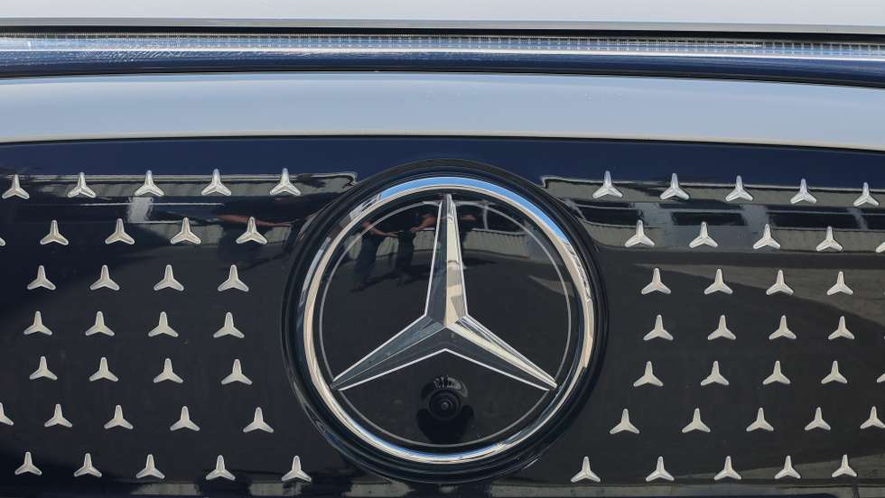 epa12205936 A front view of a CLA Mercedes electric car at a factory in Untertuerkheim, Stuttgart, Germany, 30 June 2025.  EPA/RONALD WITTEK