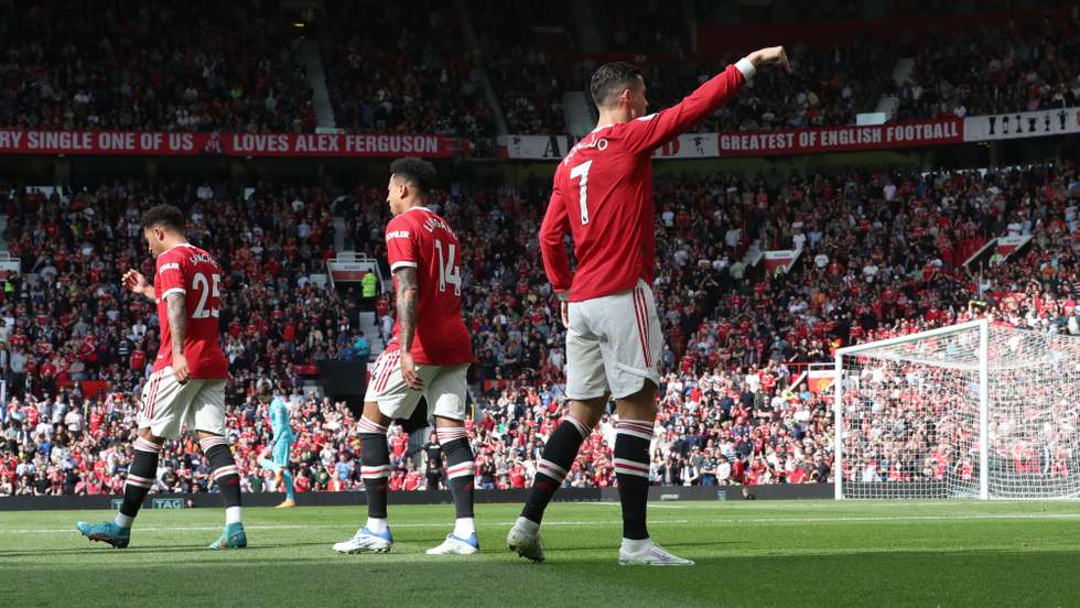 Ronaldo marcou os dois primeiros golos, viu Manchester United consentir o empate no início da segunda parte mas decidiu perto do fim de livre direto
