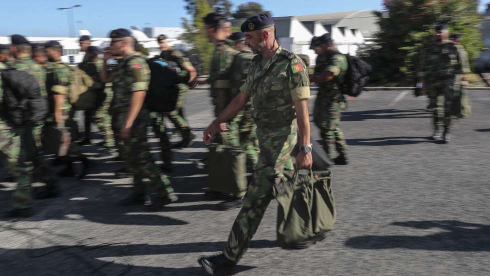 A Força de Fuzileiros, composta por 146 militares da Marinha Portuguesa, regressa da Lituânia, após três meses de missão no quadro das medidas de tranquilização da NATO para o flanco leste da Aliança, cerimónia de receção aos militares portugueses presidida pelo chefe do Estado-Maior da Armada, almirante Henrique Gouveia e Melo (ausente da fotografia), em Figo Maduro, Lisboa, 29 de agosto de 2022. MIGUEL A. LOPES/LUSA