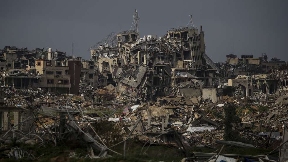 epaselect epa11891177 Destruction in the Al-Zaytun neighbourhood of Gaza, 12 February 2025. Israel and Hamas implemented the first phase of a hostage release and ceasefire deal on 19 January 2025. More than 48,000 Palestinians have been killed in the Gaza Strip, according to the Palestinian Ministry of Health, since Israel launched a military campaign in the strip in response to a cross-border attack led by the Palestinian militant group Hamas on 07 October 2023, in which about 1,200 Israelis were killed and more than 250 taken hostage.  EPA/MOHAMMED SABER