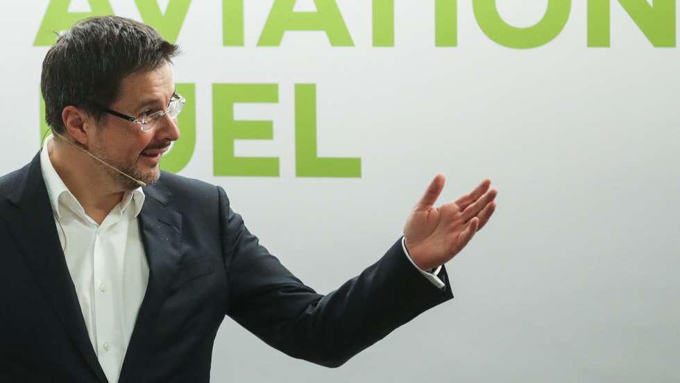 O CEO da ANA – Aeroportos de Portugal, Thierry Ligonnière, intervém durante a assinatura dos protocolos de colaboração entre a ANA, TAP e GALP, no Aeroporto Humberto Delgado, em Lisboa, 22 de julho de 2022. A TAP, a Galp e a Ana – Aeroportos de Portugal apresentam o projeto SAF sobre a realização do primeiro voo em Portugal com Sustainable Aviation Fuel e assinam um protocolo de colaboração para a promoção e uso de combustíveis sustentáveis. TIAGO PETINGA/LUSA