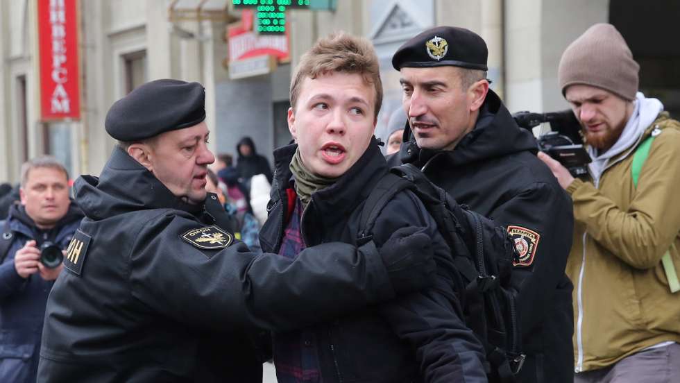 epa09223072 (FILE) Police officers detain a journalist Roman Protasevich attempting to cover a rally in Minsk, Belarus, 26 March 2017 (reissued 23 May 2021). A Ryanair flight from Athens, Greece to Vilnius, Lithuania, with Belarus' opposition journalist Roman Protasevich onboard, has been diverted and forced to land in Minsk on 23 May 2021, after alleged bomb threat. Protasevich was detained by Belarusian Police after landing, as Belarusian Human Rights Center 'Viasna' reports and Lithuanian President Gitanas Nauseda demanded immediate release of Protasevich.  EPA/STRINGER *** Local Caption *** 53411871