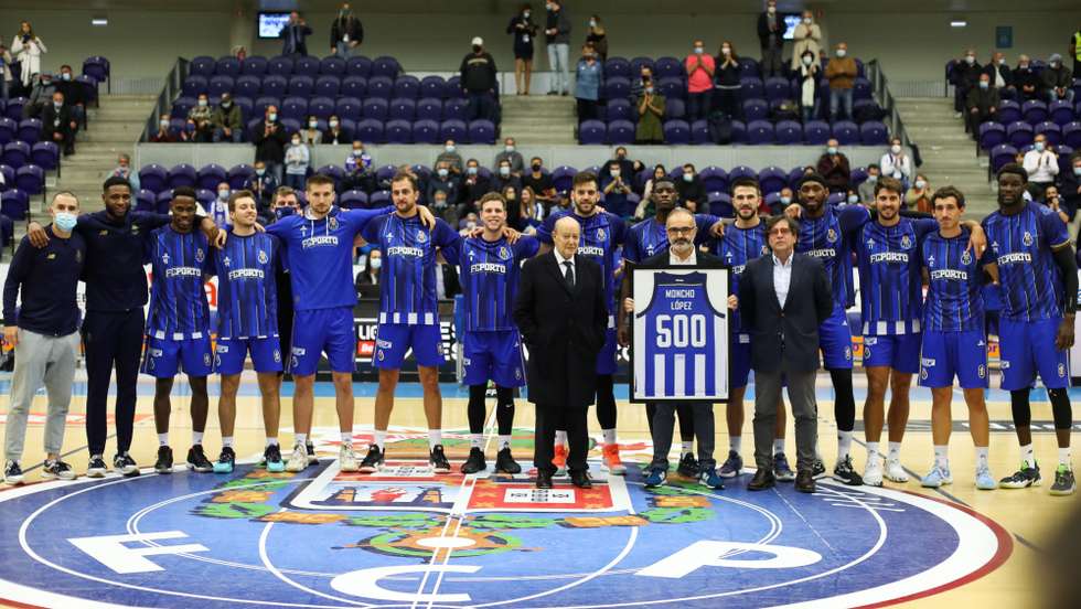 FC Porto soma por vitórias todos os jogos feitos na Liga de basquetebol à exceção da derrota pela falta de comparência com a Ovarense