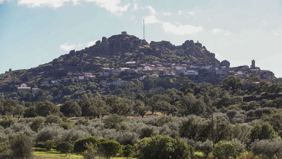 A aldeia histórica de Monsanto vive, por estes dias, numa espécie de “estado de sítio”, devido à preparação para as filmagens de "House of the Dragon", a nova série de “A Guerra dos Tronos”, Monsanto, Idanha-a-Nova, 21 de outubro de 2021. (ACOMPANHA TEXTO DE 22 DE OUTUBRO DE 2021). PAULO NOVAIS/LUSA