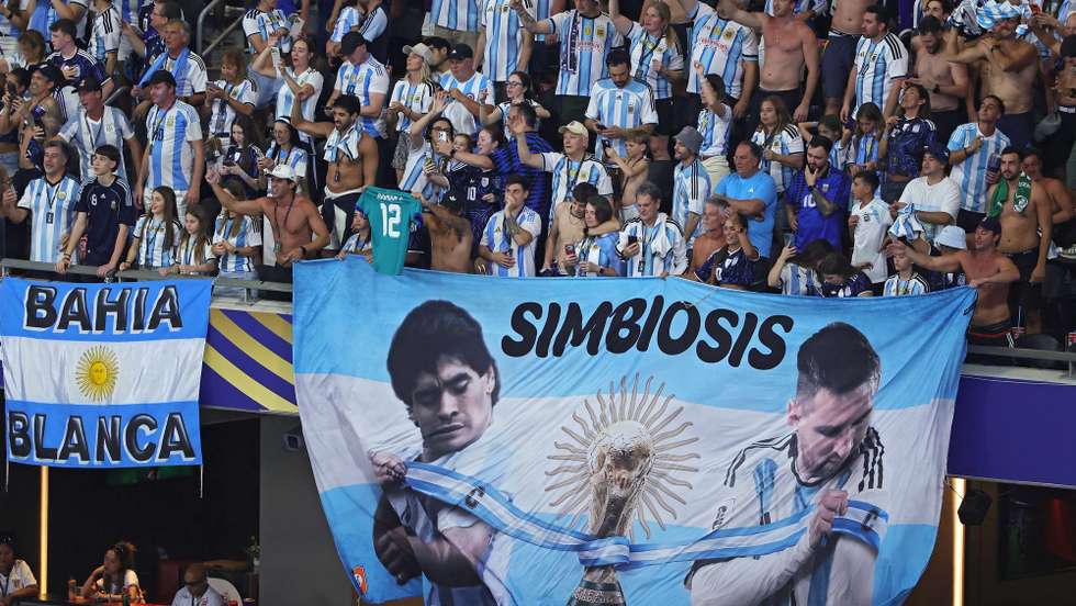 epa13114013 Supporters of Argentina celebrate above a banner with Diego Maradona and Lionel Messi after their team won the FIFA World Cup 2026 semifinals match England against Argentina, in Atlanta, USA, 15 July 2026.  EPA/CRISTOBAL HERRERA-ULASHKEVICH