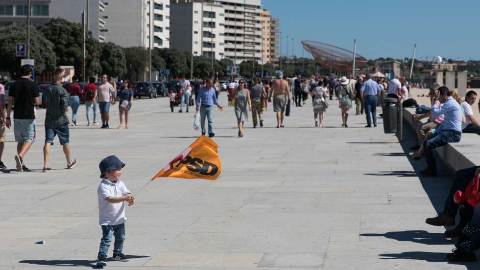 O decreto-lei n.º 35/2017 prevê que não são permitidos tratamentos fitossanitários com recurso a produtos fitofarmacêuticos nos jardins infantis, parques urbanos ou hospitais