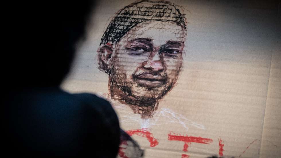 Manifestação organizada por estudantes do Porto em protesto contra a violência e o racismo policial em homenagem a Odair Moniz, que decorreu no Largo 1º Dezembro, em frente ao Comando Distrital da PSP do Porto, 26 de outubro de 2024. RUI MANUEL FARINHA/LUSA