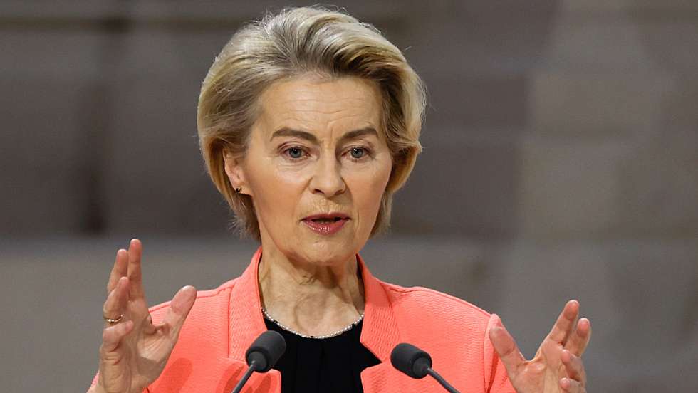 epa11888325 European Commission President Ursula von der Leyen delivers a speech during a plenary session of the Artificial Intelligence (AI) Action Summit at the Grand Palais in Paris, France, 11 February 2025. The summit takes place from 10 to 11 February.  EPA/MOHAMMED BADRA