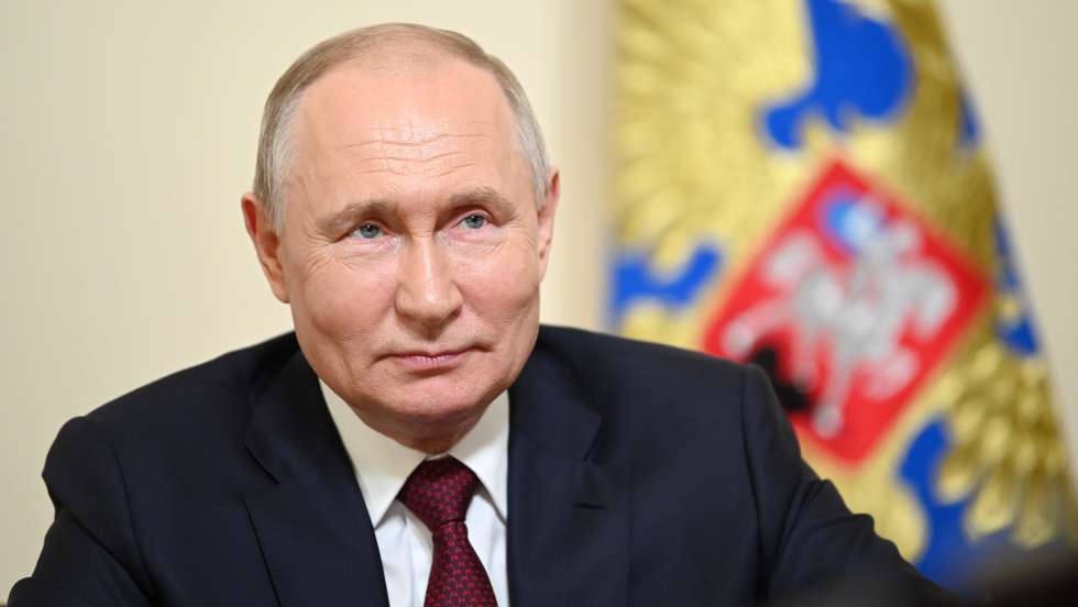 epa10775844 Russian President Vladimir Putin meets with members of families awarded with the Order of Parental Glory via videoconference call from St. Petersburg, Russia, 29 July 2023.  EPA/ALEXANDER KAZAKOV / SPUTNIK / KREMLIN POOL MANDATORY CREDIT