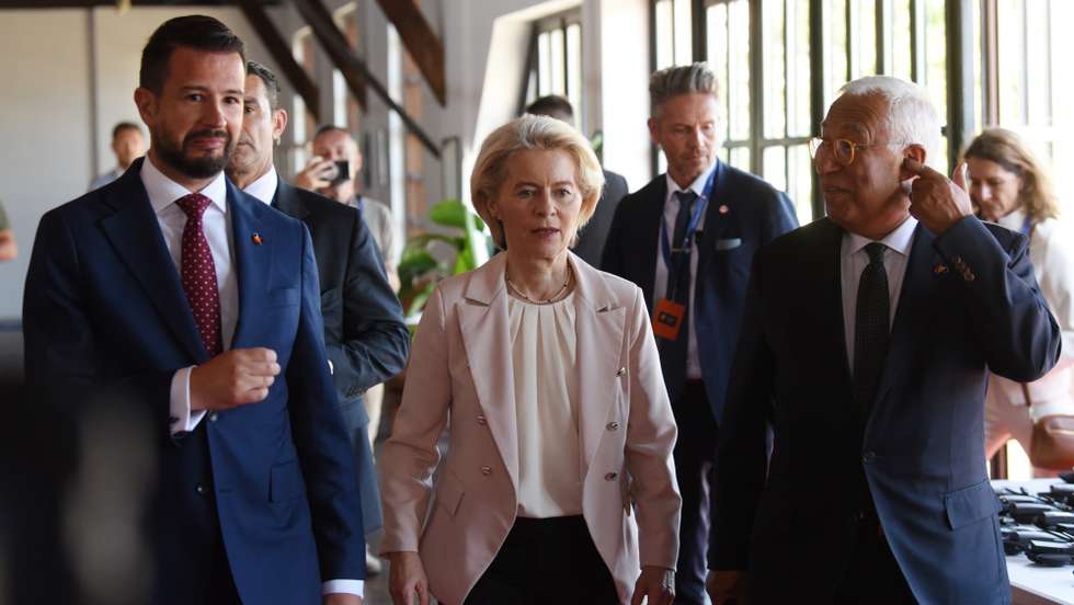 epa13018342 European Council President Antonio Costa (R), Montenegro's President Jakov Milatovic (L) and European Commission President Ursula von der Leyen (C) arrive for the press conference following the EU-Western Balkans summit in Tivat, Montenegro, 05 June 2026. The high-level one-day summit brings together European Union (EU) leaders and their Western Balkan counterparts to discuss concrete integration measures and accelerate the region's path toward bloc membership.  EPA/BORIS PEJOVIC