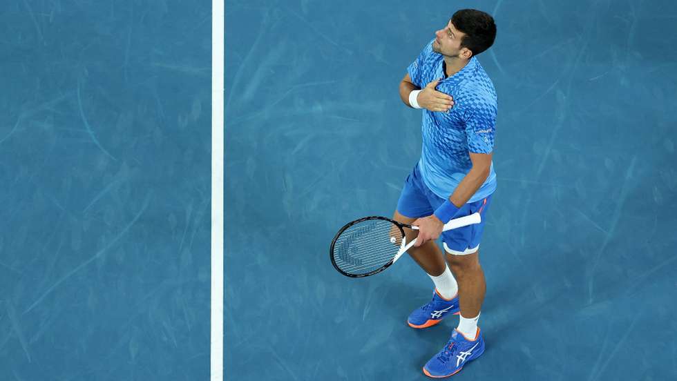 Novak Djokovic está a três encontros de aumentar o recorde de vitórias na Austrália para dez e igualar o número de Grand Slams de Rafael Nadal