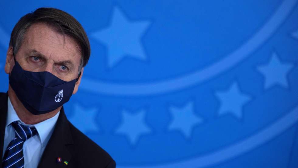 epa09105148 Brazilian President Jair Bolsonaro participate in the signing of the Provisional Measure to improve the business climate in the country, at the Palacio do Planalto, in Brasilia, Brazil, 29 March 2021.  EPA/Joedson Alves