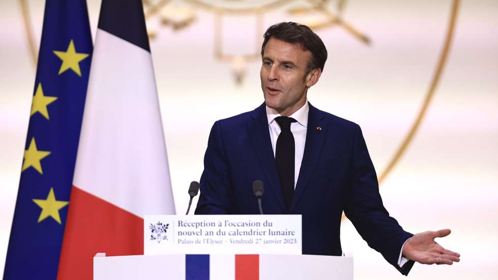 epa10434633 French President Emmanuel Macron delivers a speech as he holds a ceremony with members of France's Asian community to mark the lunar New Year at the Elysee Palace in Paris, France, 27 January 2023.  EPA/AURELIEN MORISSARD / POOL  MAXPPP OUT