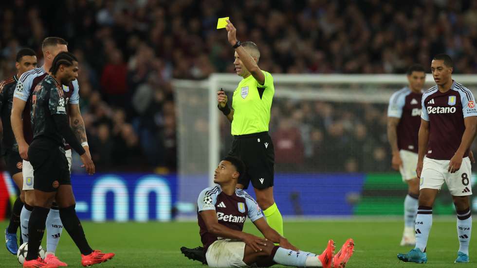 epa11638738 Serge Gnabry of Bayern is shown a yellow card by Referee Radu Petrescu during the UEFA Champions League soccer match between Aston Villa and Bayern Munich in Birmingham, Britain, 02 October 2024.  EPA/NEIL HALL