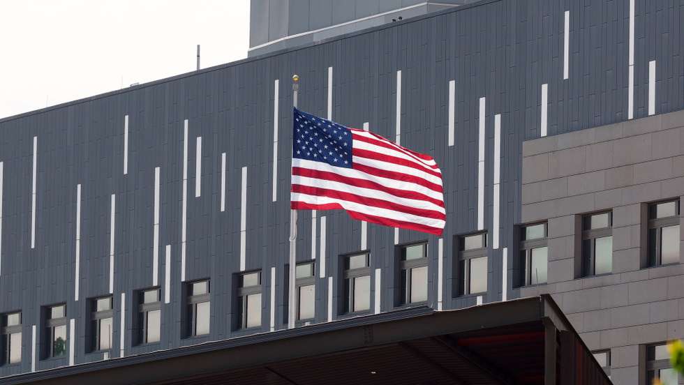 epa06871353 The national flag of the United States flies at the American Institute in Taiwan (AIT) in Taipei, Taiwan, 12 June 2018 (Issued on 07 July 2018). According to Taiwan's Defence Ministry, two US warships - US Navy's Arleigh Burke-class guided missile destroyer DDG-89 and DDG-65 - sailed through the Taiwan Strait from the southern end up north on the morning of 07 July. Presidential Office Spokesman Alex Huang said that Taiwan seeks to maintain the status quo in the Taiwan Strait, and help ensure regional peace and stability. Taiwan press said the passage of US warships through the Taiwan Strait is a demonstration of US support for Taiwan. The last time US warships crossed the Taiwan Strait was in November 2007 when the USS Kitty Hawk aircraft carrier sailed through the Taiwan Strait on its way to a base in Japan. Before that, in March 1996, US aircraft carrier USS Nimitz sailed trhough the Taiwan Strait as Beijing was conducting missile tests to warn against Taiwan indpependence moves. China sees Taiwan as its breakaway province and is pressuring Taiwan to accept unification with mainland China.  EPA/DAVID CHANG