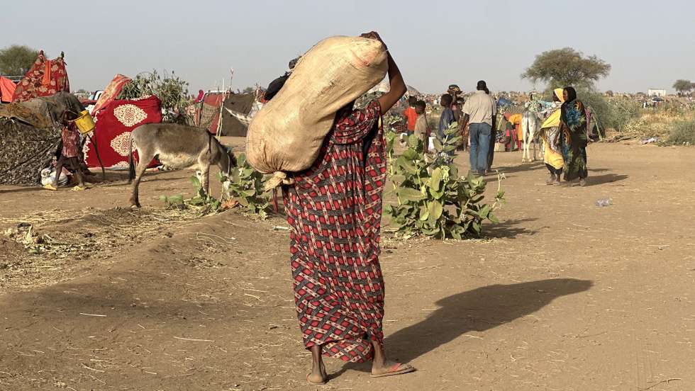 epa12047306 Sudanese people, who fled from the internally displaced persons (IDP) Zamzam camp, on their way to the Tawila Camps amid the ongoing conflict between Sudan's army and the Rapid Support Forces (RSF), in North Darfur, Sudan, 14 April 2025 (issued 22 April 2025). The RSF claimed control of the Zamzam camp after its assault in April 2025. According to the UNHCR, over four million people have fled Sudan to neighboring countries since the outbreak of the armed conflict in April 2023.  EPA/MARWAN MOHAMED