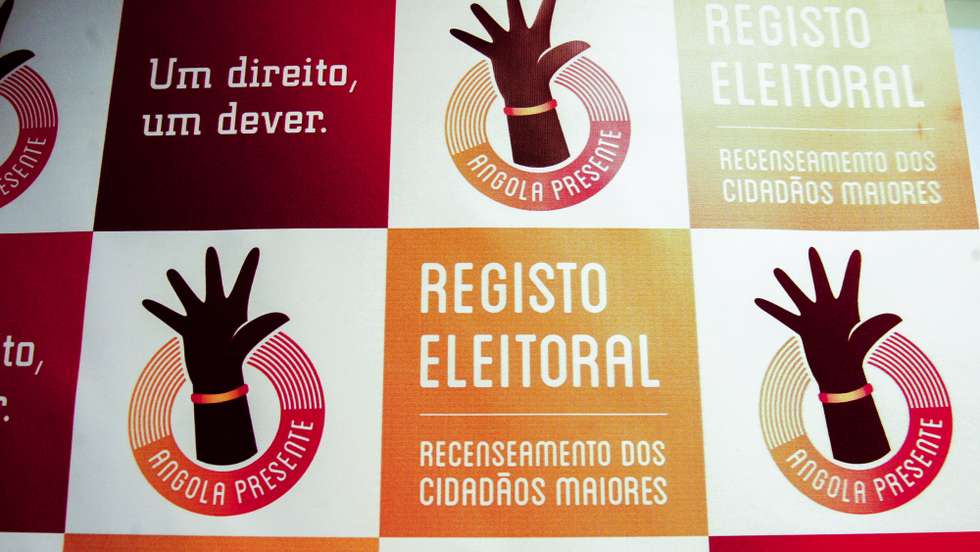 O logótipo da Comissão Nacional Eleitoral (CNE), em Luanda, Angola, 19 de fevereiro de 2020. AMPE ROGÉRIO/LUSA