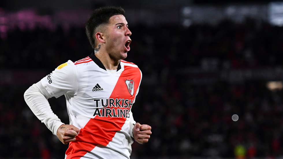 Enzo Fernández está a ser o grande destaque do River Plate em 2022 a par de Julián Álvarez (a caminho do Manchester City), com dez golos e sete assistências em 25 jogos