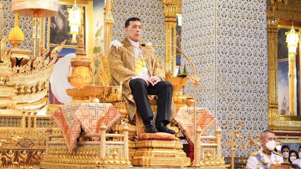 epa11501641 A handout photo made available by the Bureau of the Royal Household shows Thai King Maha Vajiralongkorn Bodindradebayavarangkun sits on a throne as he grants a grand public audience to receive good wishes from members of the Royal Family during the King's 72nd birthday royal ceremony at the Amarin Winitchai Throne Hall in Grand Palace, Bangkok, Thailand, 28 July 2024. Thai King Maha Vajiralongkorn Bodindradebayavarangkun celebrates his 72nd birthday on 28 July 2024.  EPA/BUREAU OF THE ROYAL HOUSEHOLD / HANDOUT  HANDOUT EDITORIAL USE ONLY/NO SALES