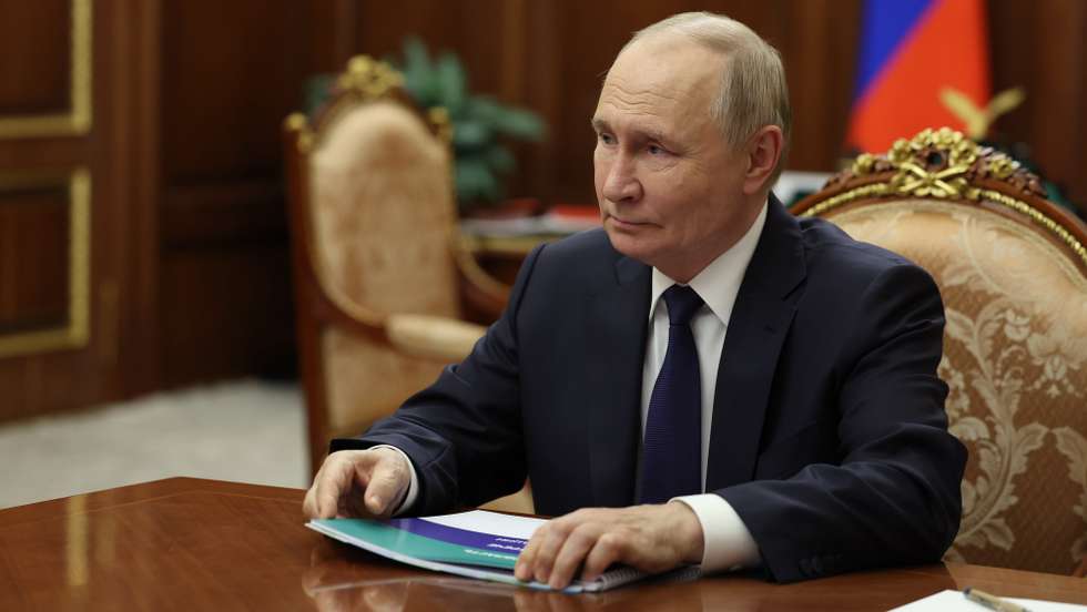 epa12616715 Russian President Vladimir Putin meets with Moscow Region Governor Andrei Vorobyov (not pictured) at the Kremlin in Moscow, Russia, 29 December 2025.  EPA/MIKHAIL METZEL/SPUTNIK/KREMLIN / POOL MANDATORY CREDIT