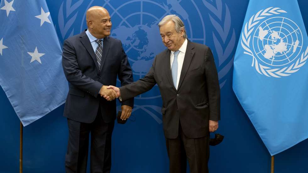 epa10192625 Micronesian President David W. Panuelo (L) shakes hands with United Nations Secretary General Antonio Guterres (R) at UN headquarters, in New York, New York, USA, 18 September 2022.  EPA/Craig Ruttle / POOL