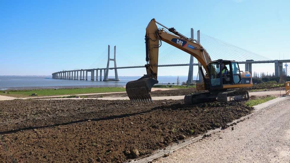 Estaleiro de obras onde vai decorrer a Jornada Mundial da Juventude (JMJLisboa2023) no Parque das Nações, em Lisboa, 25 de janeiro de 2023. Lisboa foi a cidade escolhida pelo Papa Francisco para a próxima edição da Jornada Mundial da Juventude, que vai decorrer entre os dias 01 e 06 de agosto deste ano, com as principais cerimónias a terem lugar no Parque Tejo, a norte do Parque das Nações, na margem ribeirinha do Tejo, em terrenos dos concelhos de Lisboa e Loures. ANTÓNIO COTRIM/LUSA