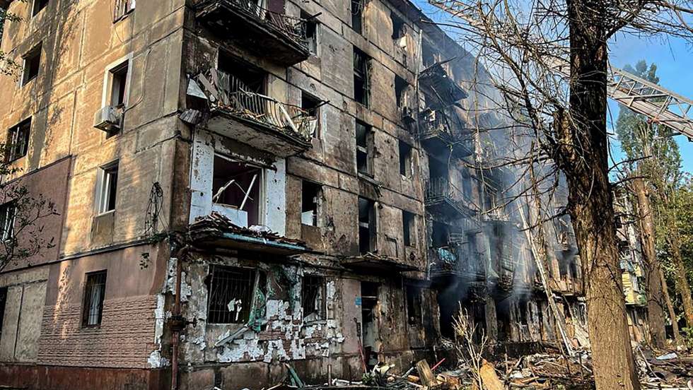 epa10687882 A handout photo released by the National Police of Ukraine of a damaged residential building after a missile strike in Kryvyi Rih, Dnipropetrovsk region, central Ukraine, 13 June 2023, amid the Russian invasion. At least three people were killed and 25 others injured after a missile strike on Kryvyi Rih, Governor of Dnipropetrovsk Regional Military-Civil Administration Serhiy Lysak said on telegram. Rescue operations were underway at the site of the five-story apartment building, he added. Russian troops entered Ukrainian territory in February 2022, starting a conflict that has provoked destruction and a humanitarian crisis.  EPA/NATIONAL POLICE OF UKRAINE HANDOUT -- BEST QUALITY AVAILABLE -- MANDATORY CREDIT: NATIONAL POLICE OF UKRAINE -- HANDOUT EDITORIAL USE ONLY/NO SALES