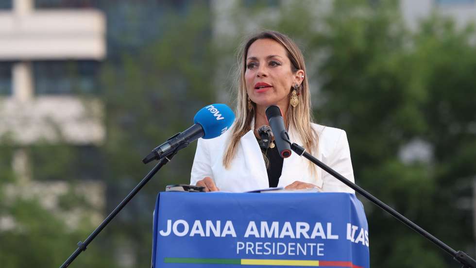 Joana Amaral Dias do ADN apresenta a sua candidatura à presidência da República no 1.º Arraial Alternativa Democrática Nacional (ADN) para celebrar o Dia de Portugal, de Camões e das Comunidades Portuguesas em Lisboa, 10 de junho de 2025.  TIAGO PETINGA/LUSA