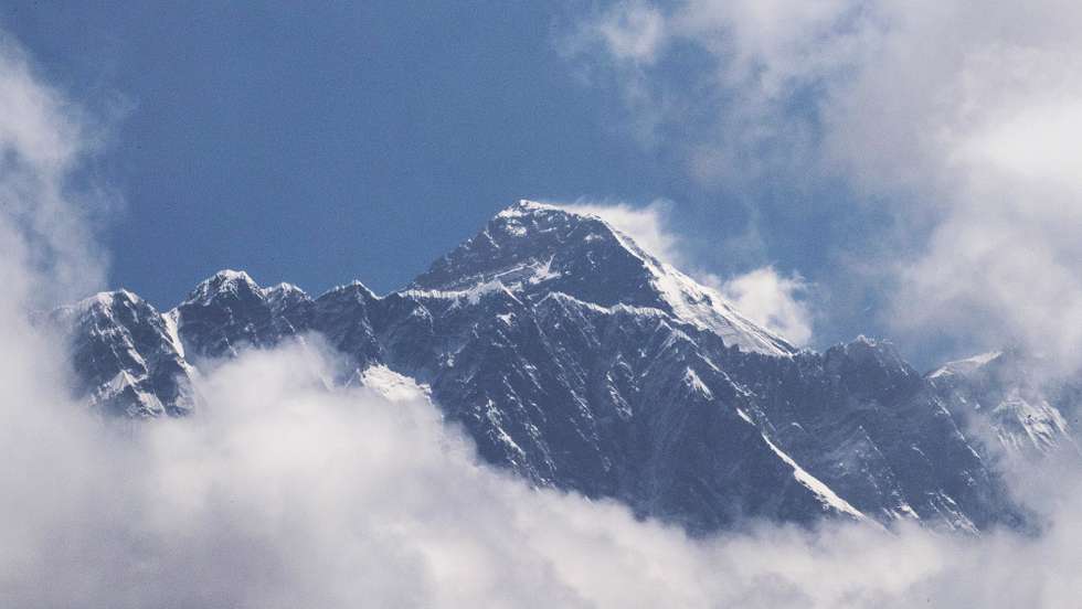 epa08869819 (FILE) - World's tallest peak, Mount Everest, as seen from Namche Bazar, Solukhumbu district, Nepal 27 May 2019 (reissued 08 December 2020). Nepal and China have agreed on a new official height for Mount Everest. The height of the world's highest peak is now given as 8848.86 meters. In the past two years, China and Nepal have sent teams to take measurements at the summit in the border area.  EPA/NARENDRA SHRESTHA *** Local Caption *** 55949778