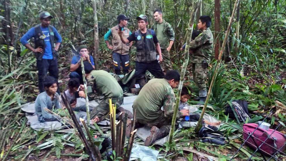 epa10682581 A handout photo made available by the Military Forces of Colombia shows soldiers and indigenous people as they attend to the children rescued after 40 days in the jungle, in Guaviare, Colombia, 09 June 2023. The four children who had been lost since 01 May 2023 in the jungles of southern Colombia after the plane in which they were traveling along with three adults crashed, were found alive by soldiers who participated in their search, official sources reported.  EPA/MILITARY FORCES OF COLOMBIA / HANDOUT BEST QUALITY AVAILABLE HANDOUT EDITORIAL USE ONLY/NO SALES