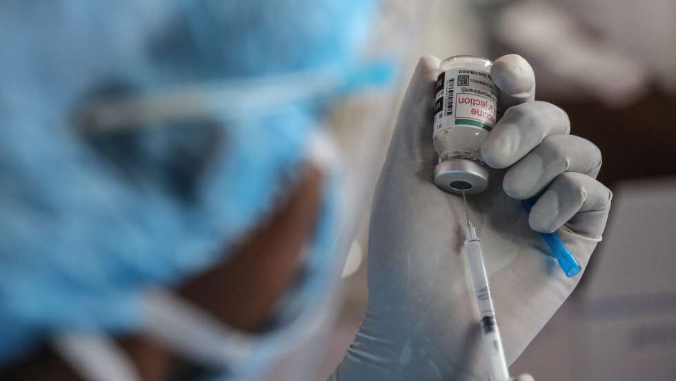 epa09384648 A health worker holds a vial of the Oxford Astrazeneca (Covishield) COVID-19 vaccine at a temporary vaccine center in Colombo, Sri Lanka, 01 August 2021. According to the health ministry, The Japanese government donated 728,460 doses of Oxford-AstraZeneca covishield COVID-19 vaccine under the COVAX facility on 30 July 2021. Sri Lanka is currently using Oxford AstraZeneca, China's Sinopharm, Russian Sputnik V, and Moderna Covid -19 vaccines for the Vaccine rollout.  EPA/CHAMILA KARUNARATHNE